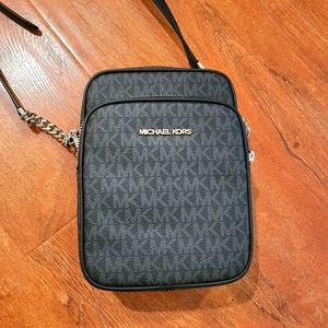 Michael kors crossbody travel bag